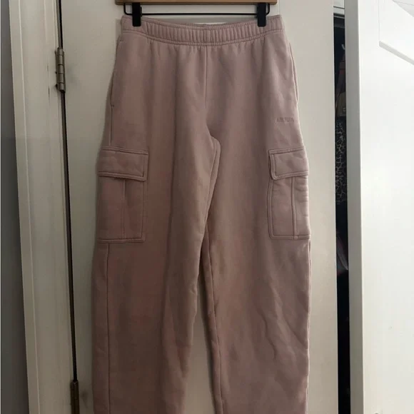 Women’s Aritzia Baby Pink Cargo Sweatpants - Picture 2 of 4